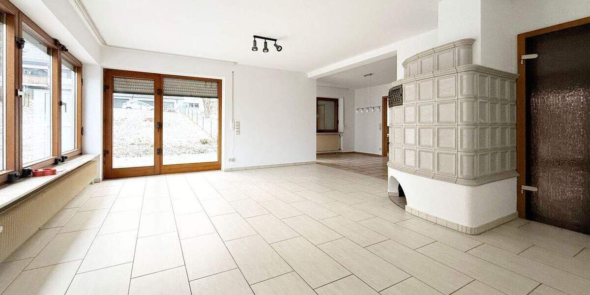 F&D | Gepflegtes Einfamilienhaus mit drei Garagen auf großem Grundstück 5 zimmer