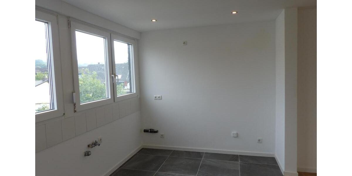 Helle, modernisierte 3-Zimmer Wohnung im DG mit Garage 3 zimmer