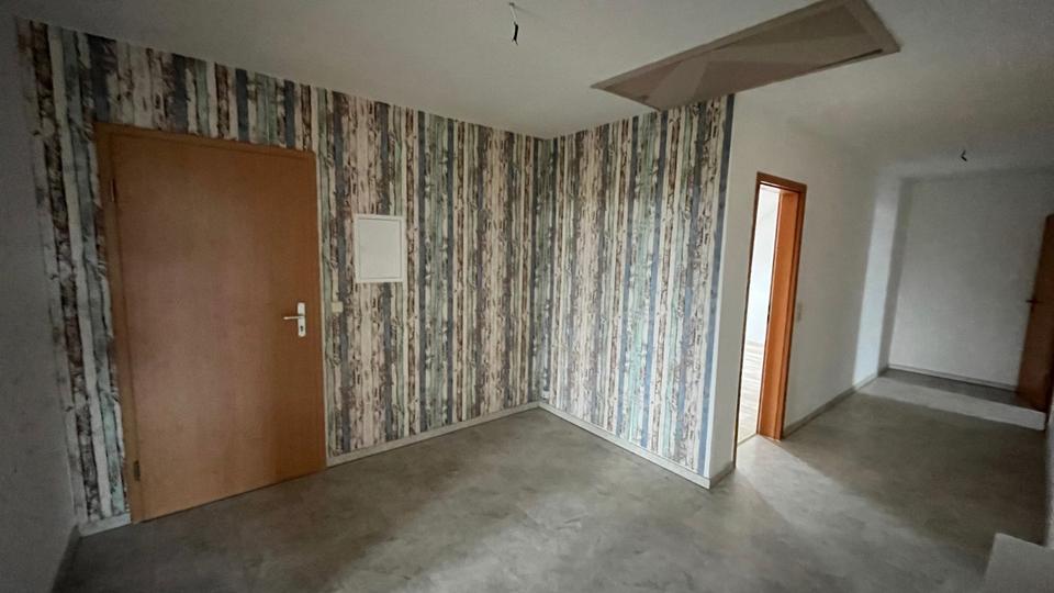 Dachgeschoßwohnung Werdau - 4 Zimmer, 80 m&sup2;, 500&euro; | Angebot:23808651