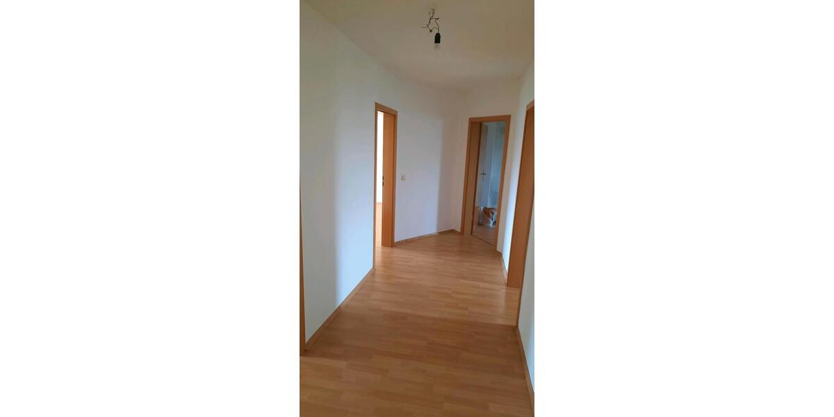 Dachgeschoßwohnung Meerane - 3 Zimmer, 80 m&sup2;, 360&euro; | Angebot:25810289