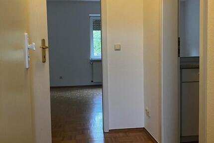 Schöne, helle 1 Zimmerwohnung mit Einbauküche u. Dusche zimmer
