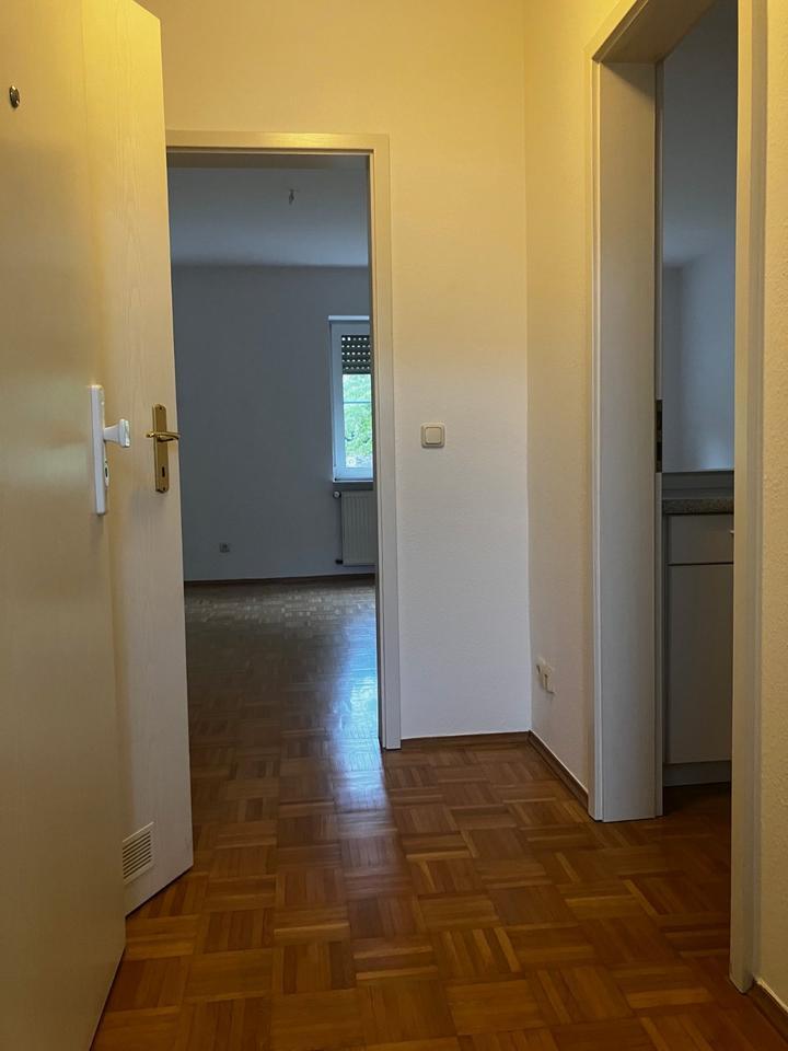 Schöne, helle 1 Zimmerwohnung mit Einbauküche u. Dusche zimmer