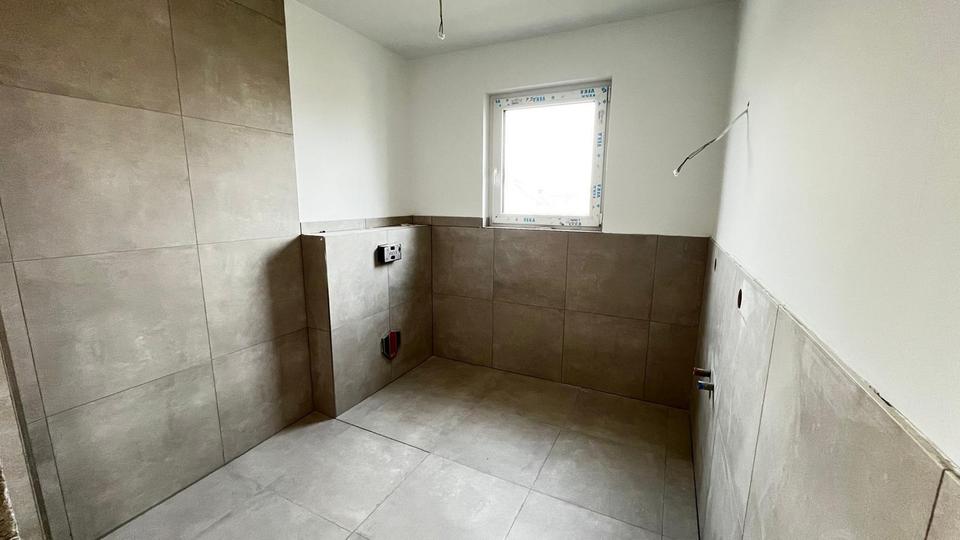 Erstbezug: stilvolle DG Wohnung mit großzügiger Loggia 3 zimmer