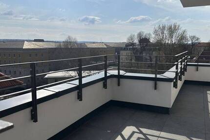 Über den Dächern der Stadt - exklusive NeubauWohnung mit Dachterrasse, Einbauküche & Stellplatz