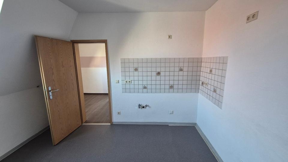 Dachgeschoßwohnung Halle (Saale) Frohe Zukunft - 2 Zimmer, 50 m&sup2;, 400&euro; | Angebot:25104004