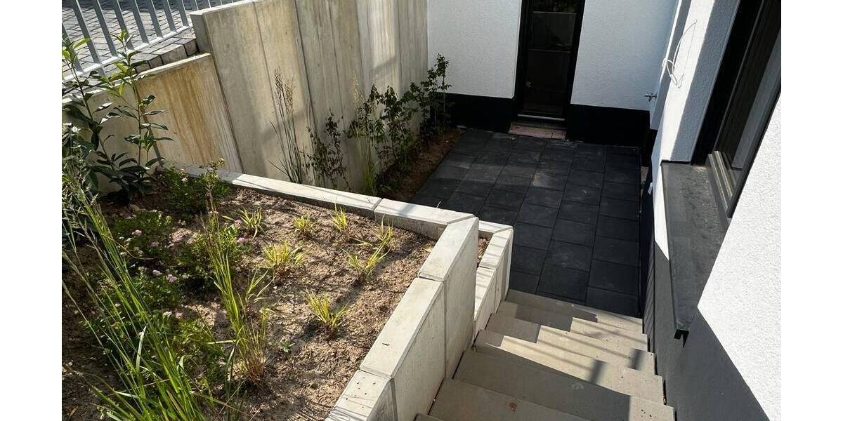 Doppelhaushälfte Mainz Weisenau - 6 Zimmer, 159 m&sup2;, 2.500&euro; | Angebot:25683725