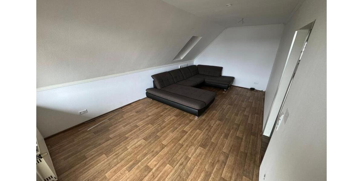 Etagenwohnung Lengede - 7 Zimmer, 151 m&sup2;, 1.200&euro; | Angebot:26181080
