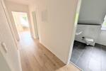 **Was will man mehr? +frisch gestrichen +neuer Laminat +neues Tageslichtbad** zimmer