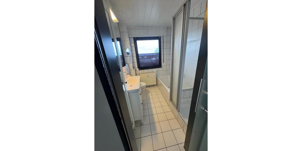 Mitarbeiterwohnung (90 qm) 1. OG – Wohnung & Arbeit kombiniert 3 zimmer