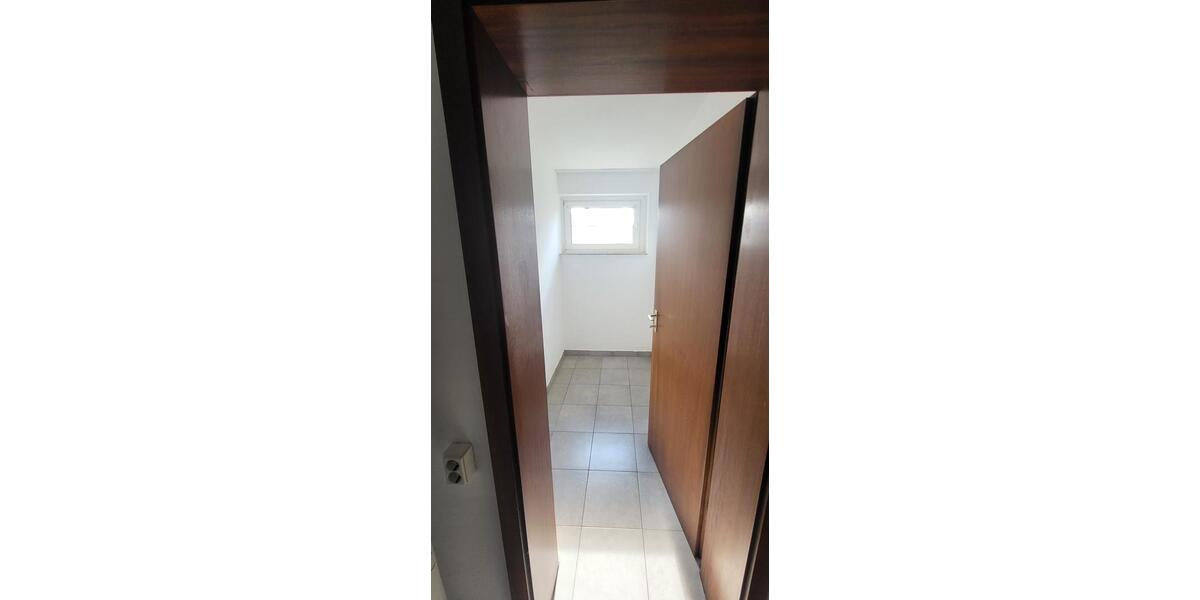 Wohnen auf Zeit Reutlingen Altenburg - 4 Zimmer, 98 m&sup2;, 1.200&euro; | Angebot:25640221