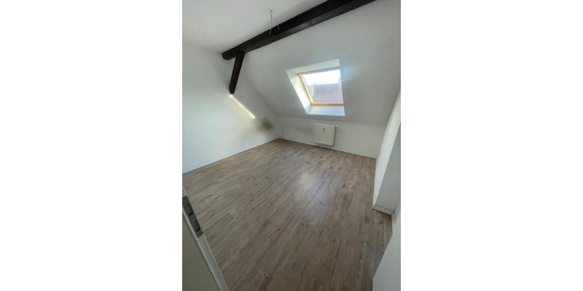 Dachgeschoßwohnung Zeitz - 2 Zimmer, 48 m&sup2;, 255&euro; | Angebot:24598132