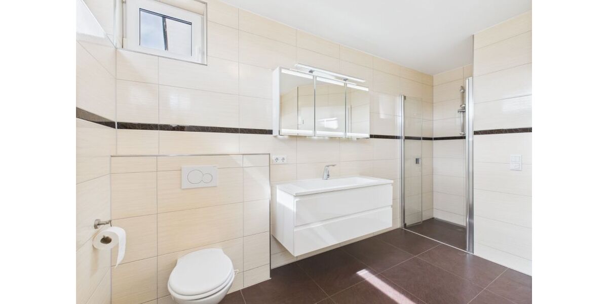 Außergewöhnliches Haus Wohnung über 2 Etagen in ruhiger Lage von Metjendorf-Oldenburg, KFW 70-ModernCarportGarten Wohnen am Rande von Oldenburg - Doppelhaushälfte Wiefelstede / Metjendorf Metjendorf | Angebot:26646278