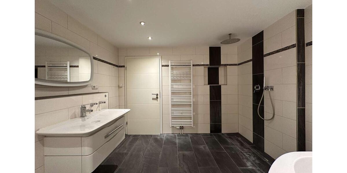 Etagenwohnung Friedberg - 3 Zimmer, 118 m&sup2;, 1.700&euro; | Angebot:26632572