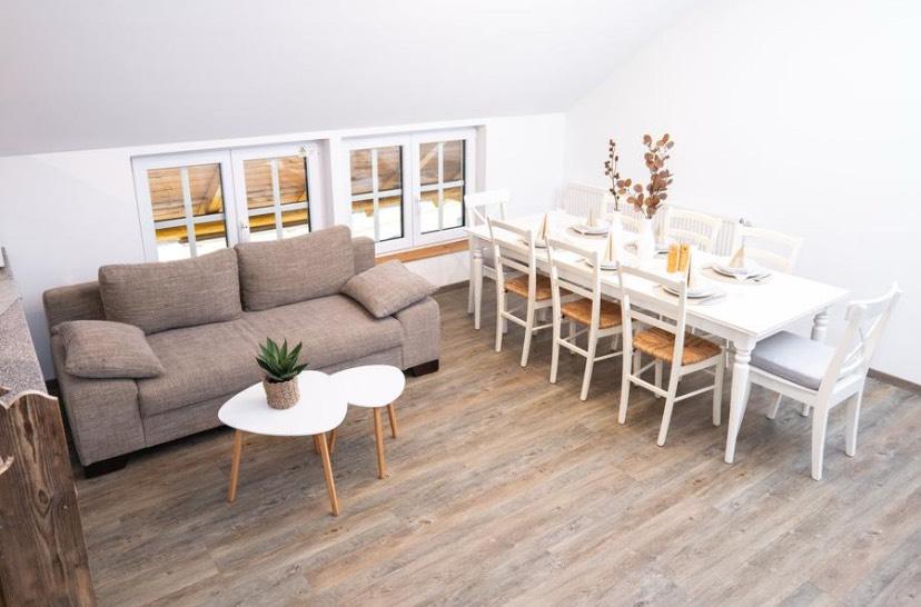 Wohnen auf Zeit Waldmünchen - 3 Zimmer, 100 m&sup2;, 25&euro; | Angebot:26048359