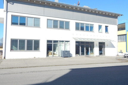 Ausstellungs- bzw. Lagerfläche im Erdgeschoss, mit Büroräumen im 1. OG - in 83395 Freilassing zimmer