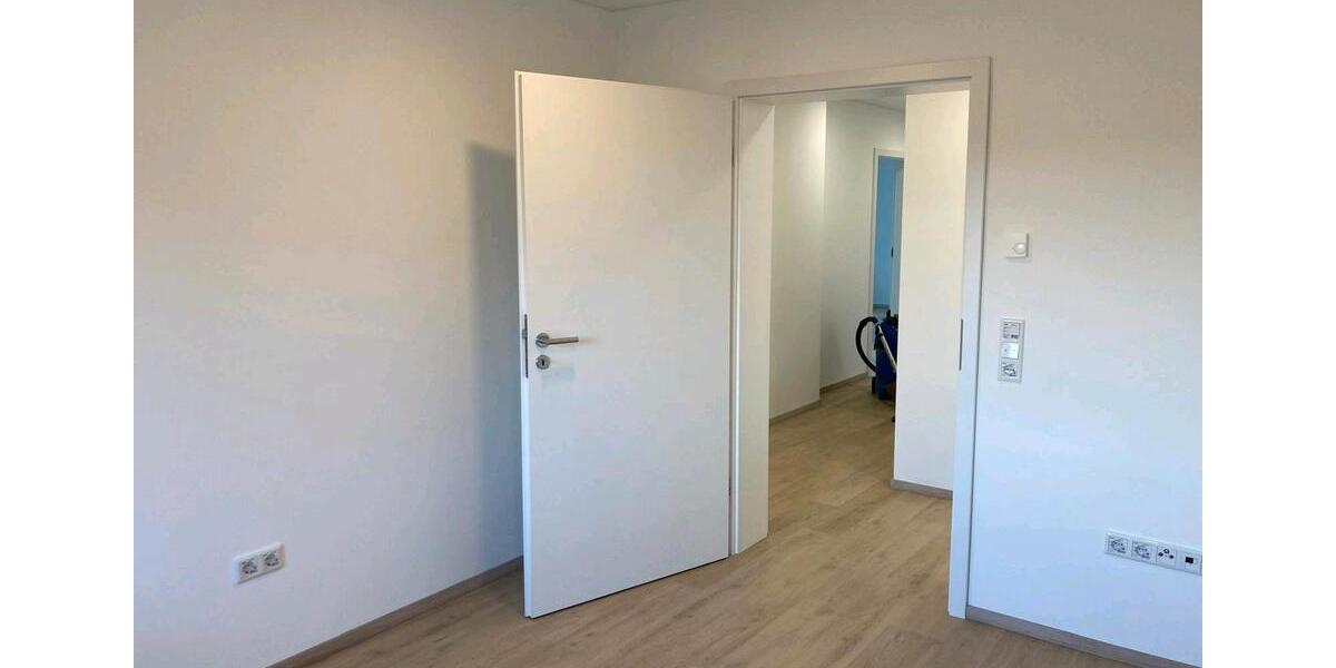 Erdgeschoßwohnung Sulzfeld - 4 Zimmer, 132 m&sup2;, 1.280&euro; | Angebot:26288314