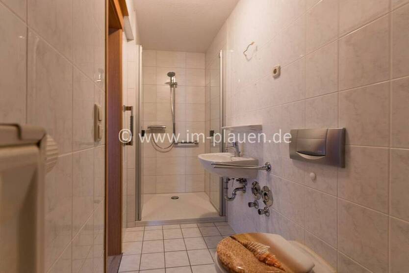 Großzügige 2-Zimmer-Wohnung mit Aufzug & Wohnküche im Zentrum von Auerbach