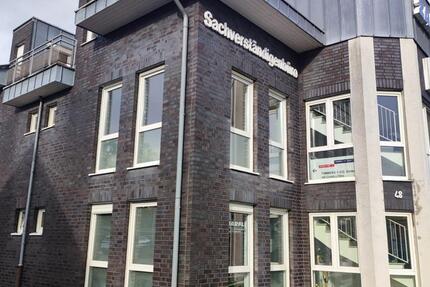 Moderne BüroPraxisräume mit Stellplätze zimmer