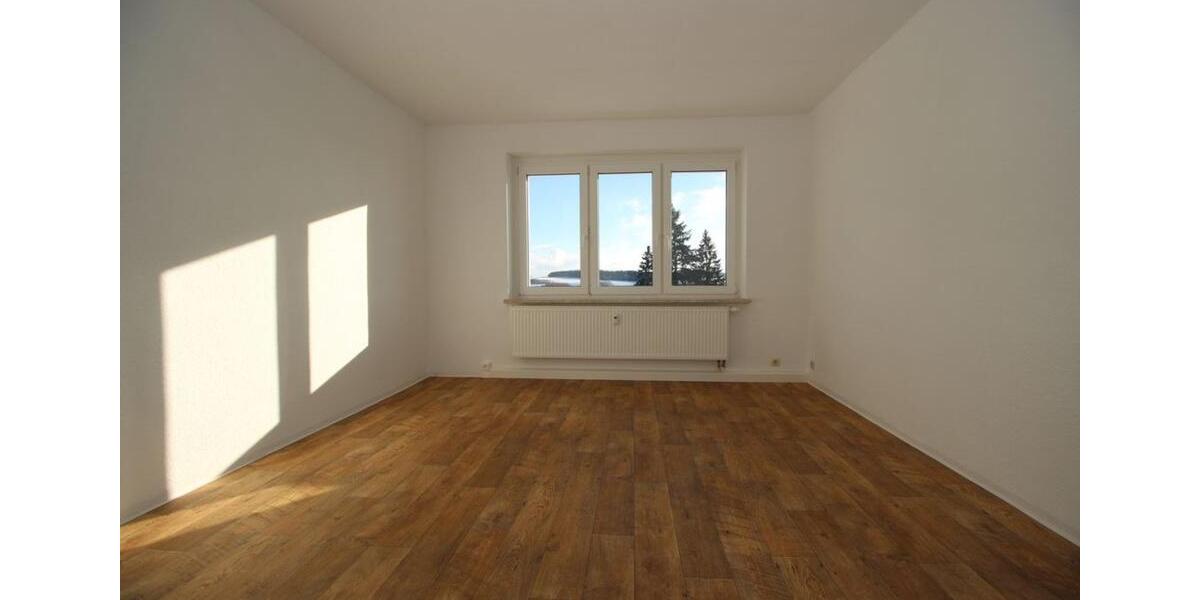 NEU RENOVIERT! **3-Zimmer-Wohnung mit neu saniertem Badezimmer im 1. OG zu vermieten** 3 zimmer