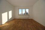 NEU RENOVIERT! **3-Zimmer-Wohnung mit neu saniertem Badezimmer im 1. OG zu vermieten** 3 zimmer