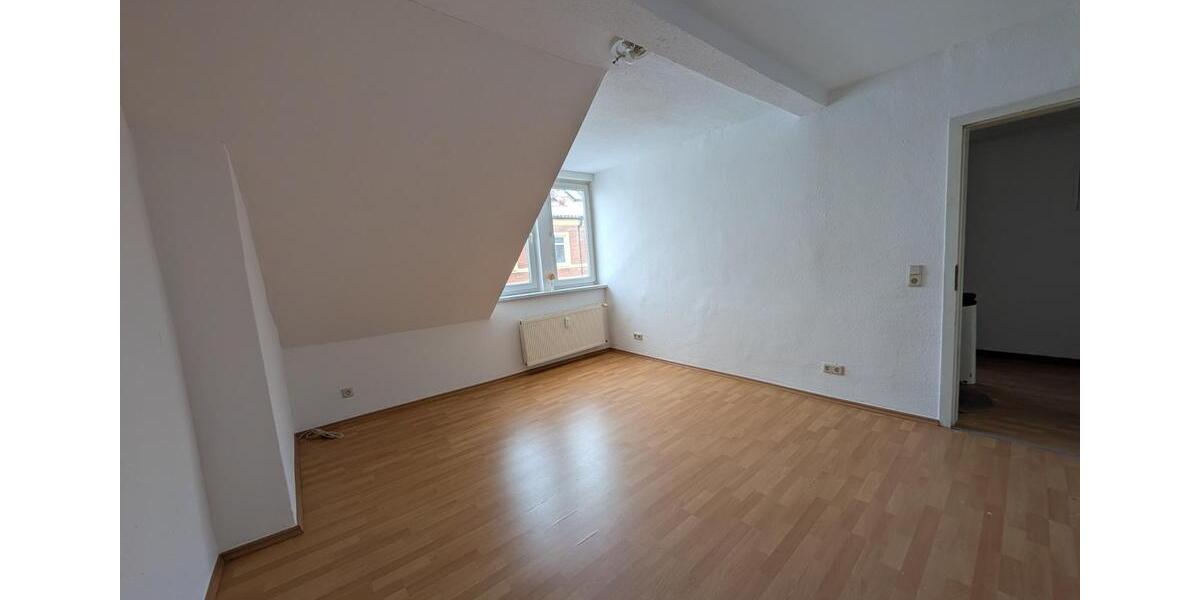 Dachgeschoßwohnung Aschersleben - 3 Zimmer, 70 m&sup2;, 400&euro; | Angebot:24815707