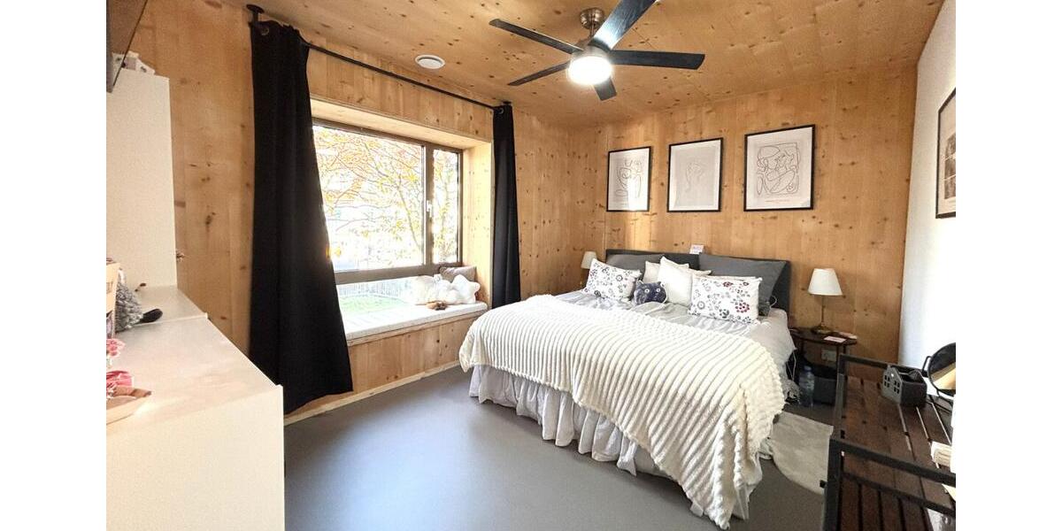 Stilvoll wohnen: Moderne 3,5-Zimmer-Maisonette mit Balkon und Stellplatz 3 zimmer