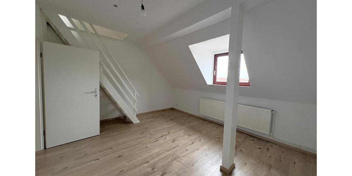 Dachgeschoßwohnung Bremerhaven Geestemünde - 3 Zimmer, 63 m&sup2;, 509&euro; | Angebot:25599781