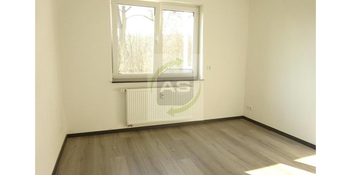 Erdgeschoßwohnung Meerane - 3 Zimmer, 82 m&sup2;, 595&euro; | Angebot:26098087