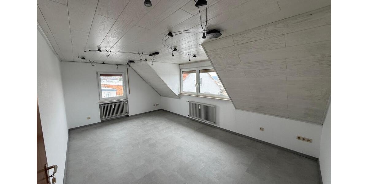 Dachgeschoßwohnung Linden - 5 Zimmer, 96 m&sup2;, 950&euro; | Angebot:25163651