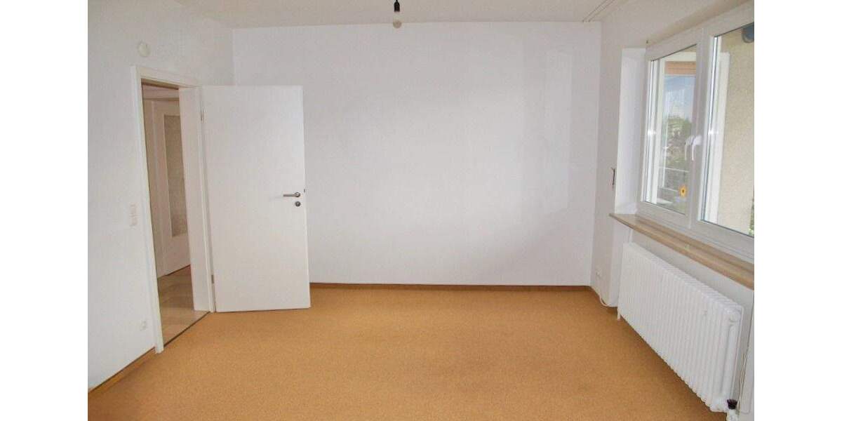 Etagenwohnung Zirndorf - 3 Zimmer, 105 m&sup2;, 1.200&euro; | Angebot:24780621