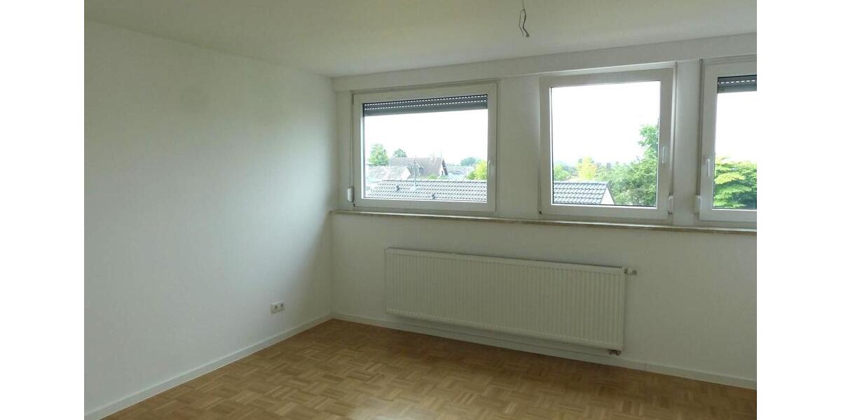 Helle, modernisierte 3-Zimmer Wohnung im DG mit Garage 3 zimmer