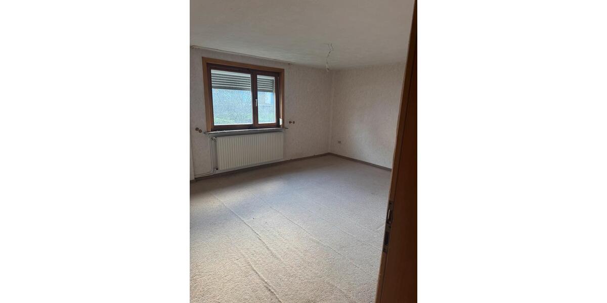 Einfamilienhaus mit 2 Garagen und großem Garten in Struthütten 6 zimmer