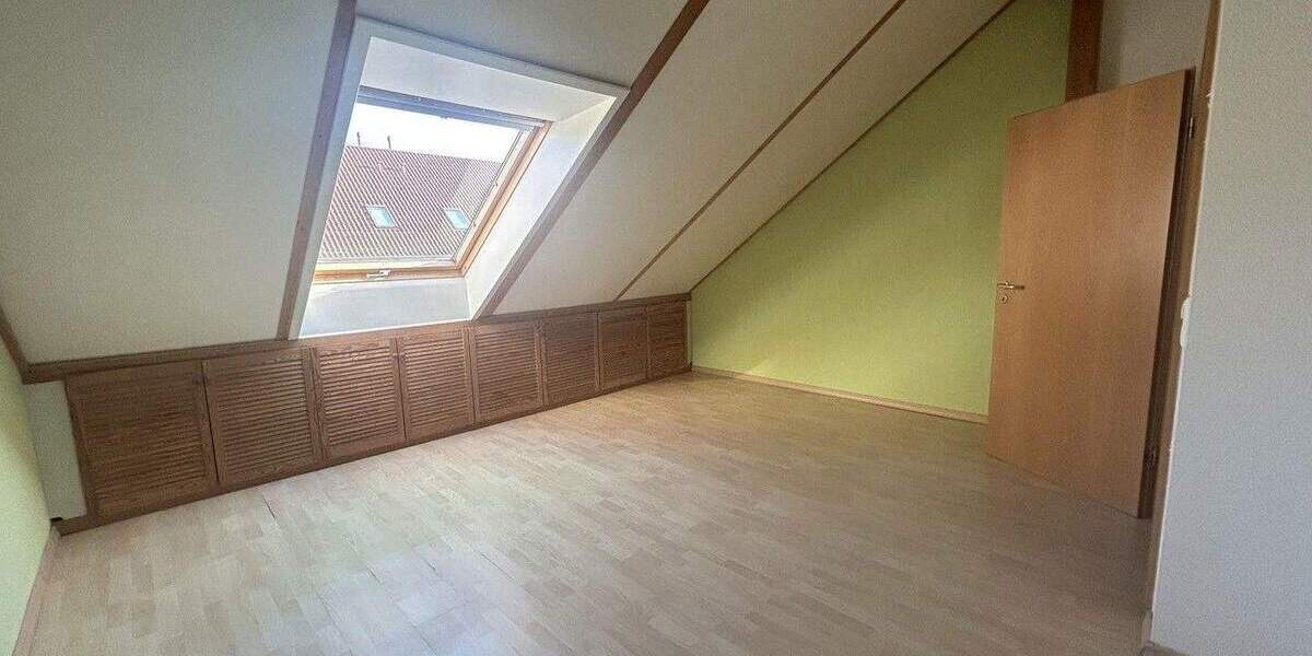 Reihenmittelhaus Kaiserslautern Innenstadt - 5 Zimmer, 141 m&sup2;, 1.600&euro; | Angebot:24836225