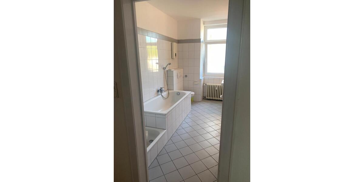 Etagenwohnung Mönchengladbach Süd - 3 Zimmer, 111 m&sup2;, 1.000&euro; | Angebot:26421997