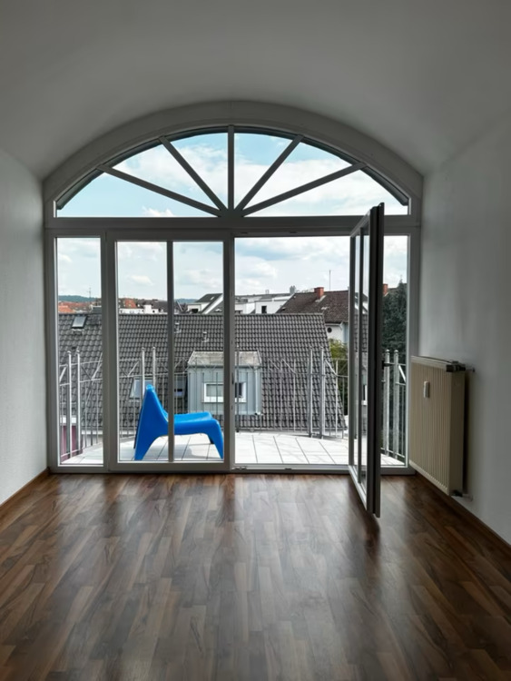 2,5-Zimmer-DG-Wohnung mit Aufzug und 2 Balkonen