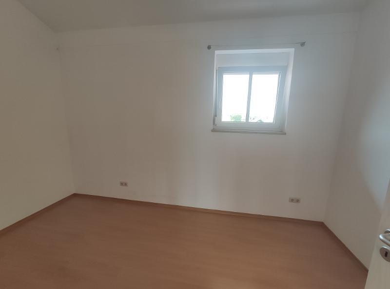 2 Zi. Wohnung mit LOGGIA und BALKON in Höchstadt SÜD