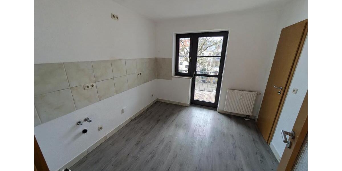 ++ charmante 4-Raum-Wohnung mit Balkon - nahe dem Zwickauer Zentrum, top angebunden ++ 4 zimmer