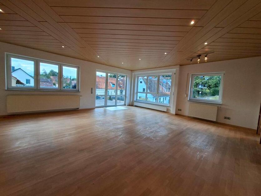 Wohnung mit großer Terrasse - 3 Zimmer, ruhig & gepflegt