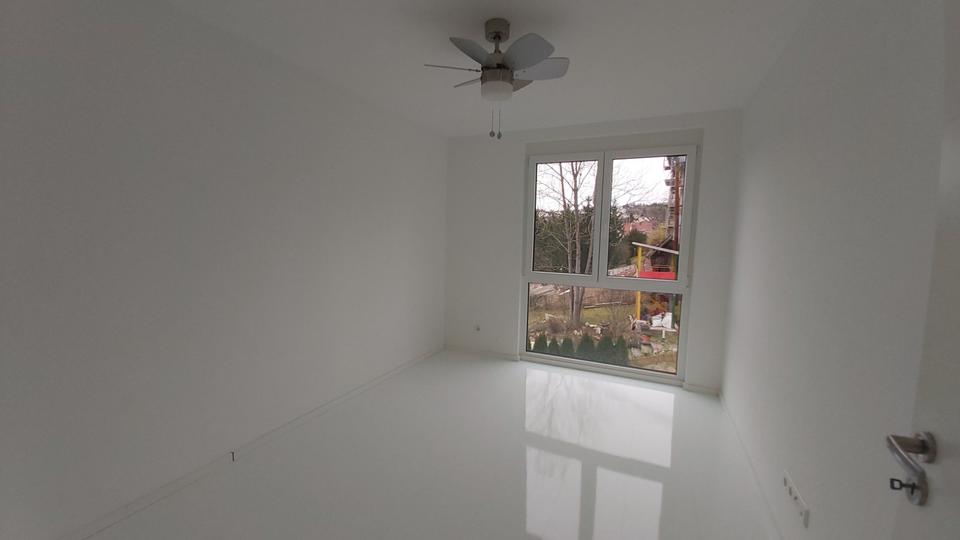 Etagenwohnung Esslingen am Neckar Brühl - 4 Zimmer, 107 m&sup2;, 1.850&euro; | Angebot:25105261