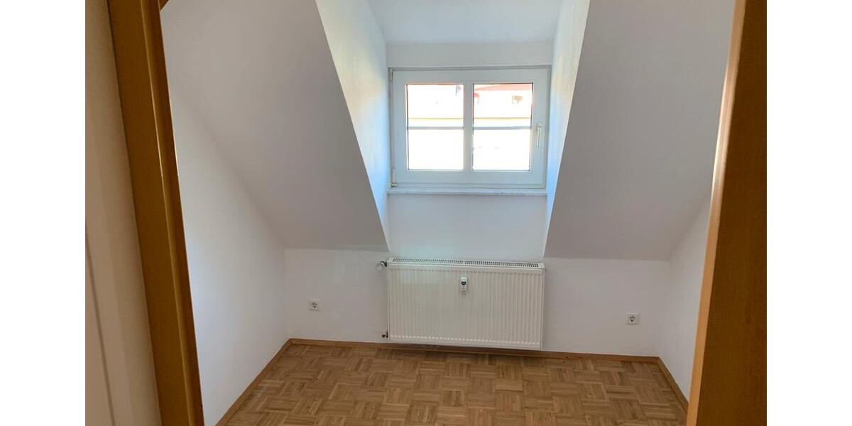 Dachgeschoßwohnung Dessau-Roßlau Brambach - 2 Zimmer, 45 m&sup2;, 330&euro; | Angebot:26345274