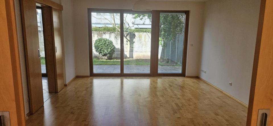Erdgeschoßwohnung Frankfurt am Main Mitte-West - 4 Zimmer, 128 m&sup2;, 2.050&euro; | Angebot:25923522