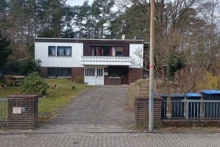 Von Privat, beste Lage: 2 Zi.+ Küche (EBK)+ Bad, 56qm WF. Dazu: Siehe Text. NK: all inclusive.