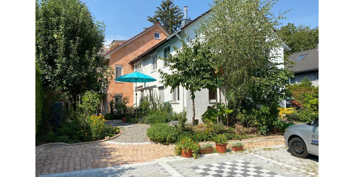 Schönes WG Zimmer in 2er WG 12.5 zimmer