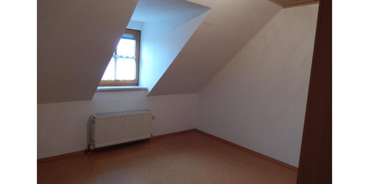 Dachgeschoßwohnung Kemnath - 4 Zimmer, 110 m&sup2;, 680&euro; | Angebot:25539765
