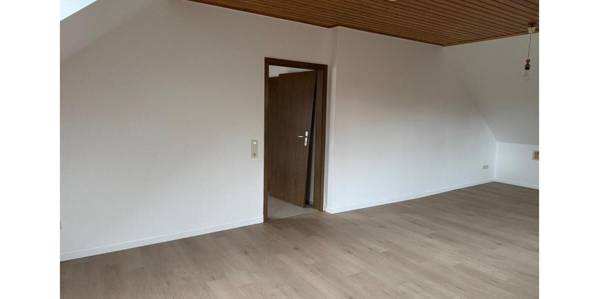 Dachgeschoßwohnung Eschwege - 2 Zimmer, 65 m&sup2;, 495&euro; | Angebot:25764395