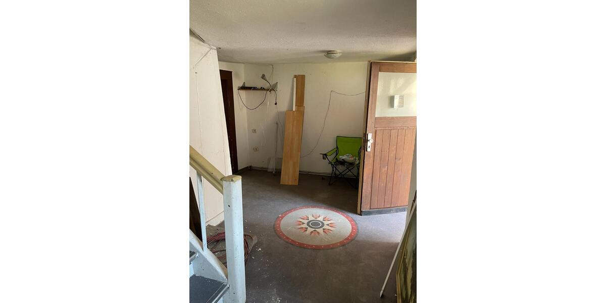 Verwahrloste Hofreite an Selbstsanierer in Mücke zu vermieten. 5 zimmer