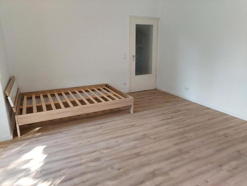 3 möbliertes WG Zimmer zu vermieten (WG neue Gründung)