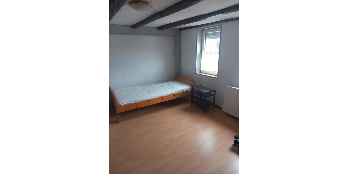 Etagenwohnung Lügde - 5 Zimmer, 130 m&sup2;, 850&euro; | Angebot:26254886