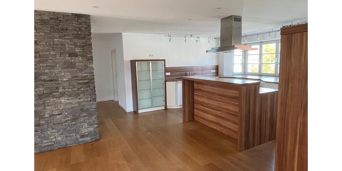 Dachgeschoßwohnung Marktoberdorf - 6 Zimmer, 206 m&sup2;, 1.900&euro; | Angebot:24962173