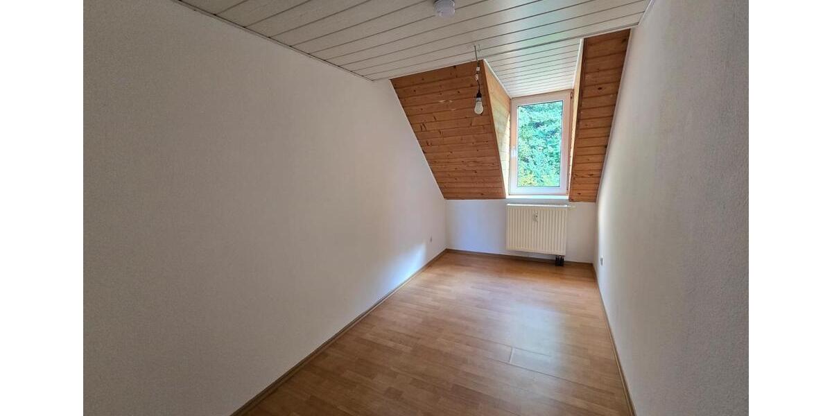 Dachgeschoßwohnung Weißenfels - 2.5 Zimmer, 67 m&sup2;, 400&euro; | Angebot:25805154
